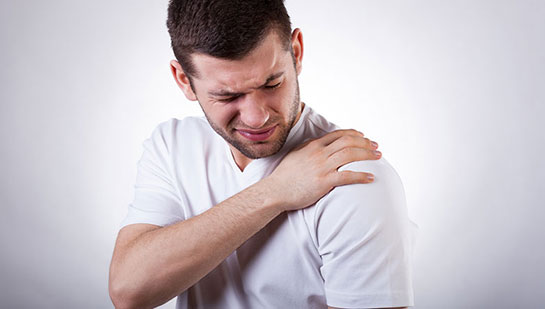 Man suffering from frozen shoulder before visiting Buckeye chiropractor